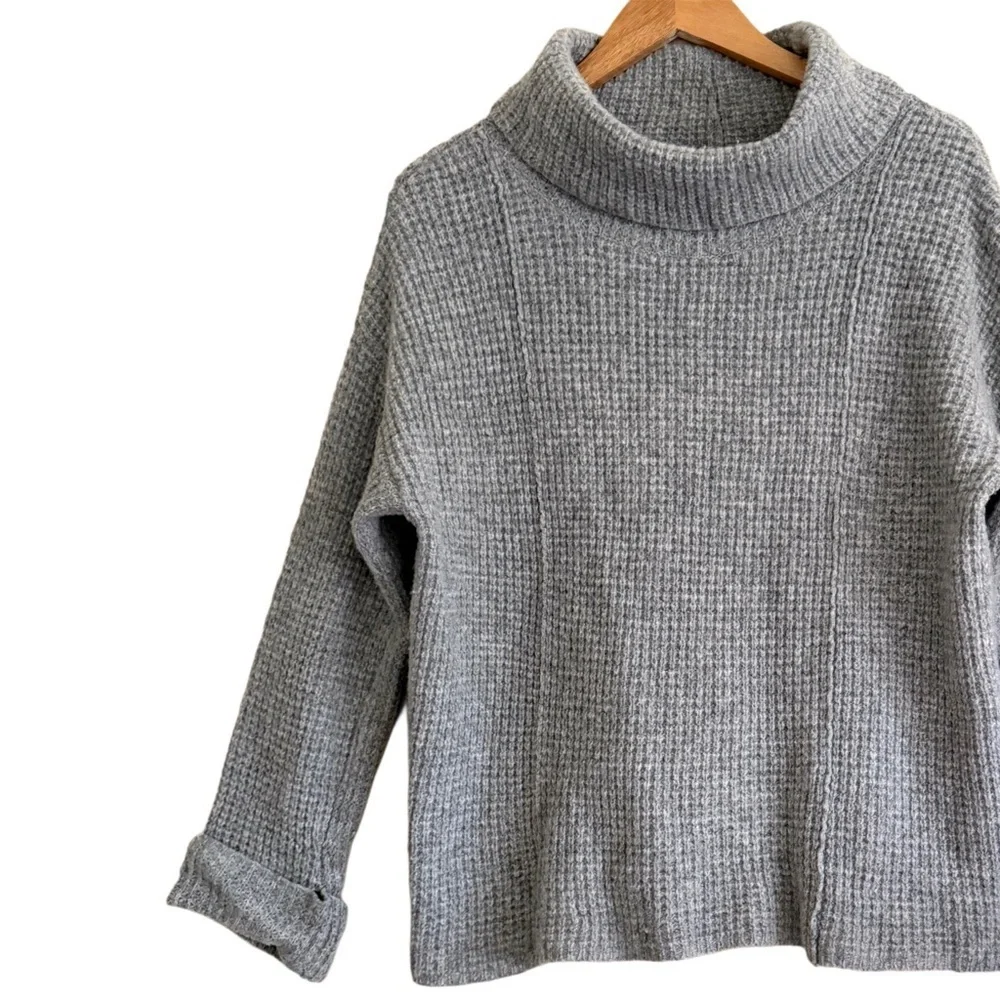 FREE PEOPLE 100% Wool Waffle Knit Fold-over Cowl-Neck Preppy Casual Sweater Sz M